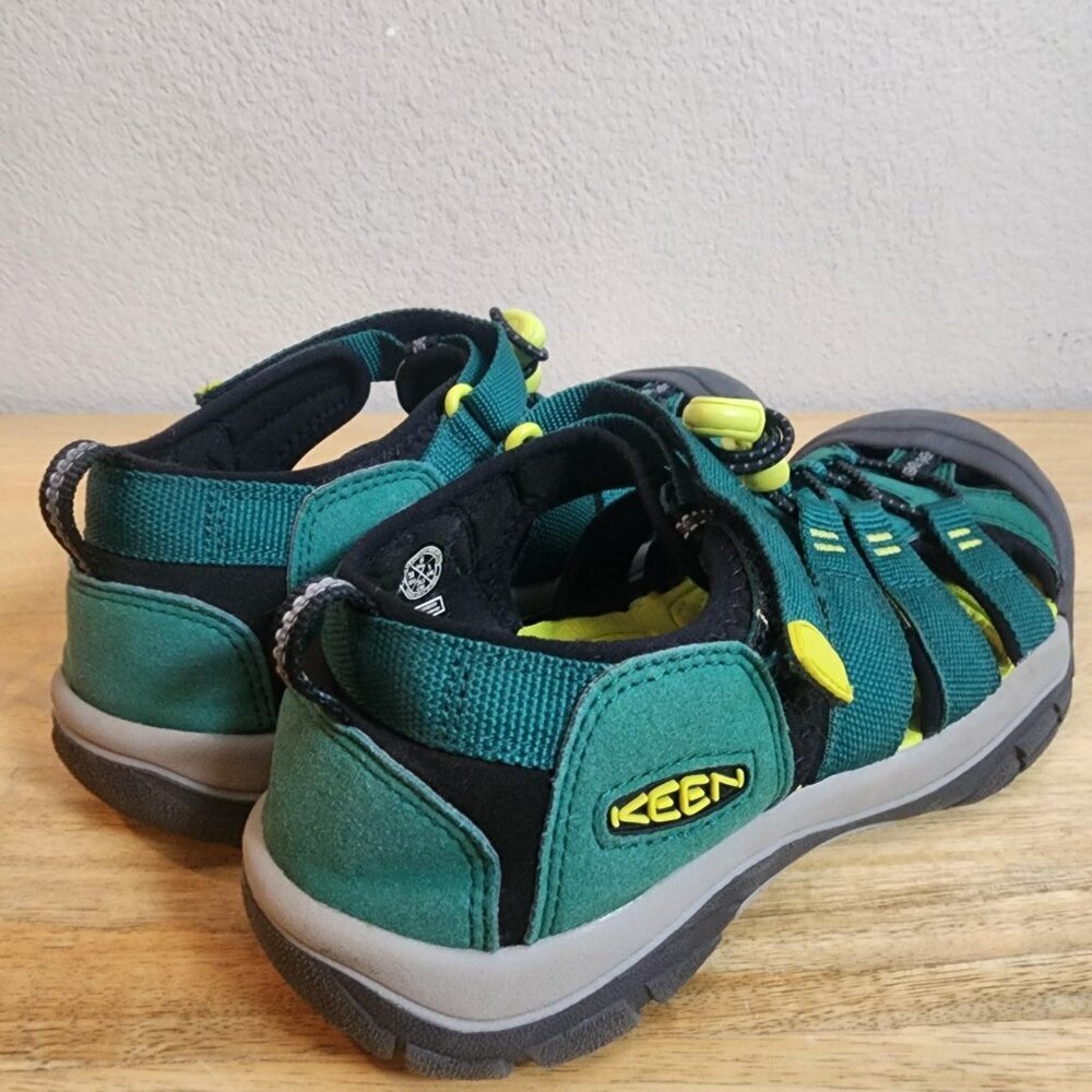 Keen Newport H2 Sandals Shoes Youth Size 6 Green Black Closed Toe Water - Picture 2 of 12